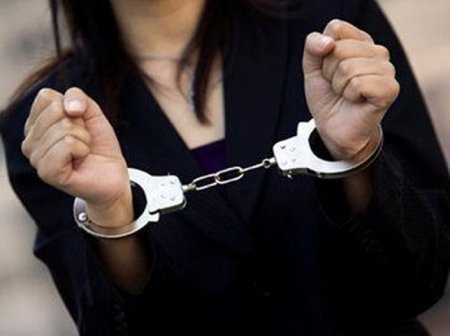 Gəncədə 3500 manatlıq qızıl oğurlayan qız tutuldu