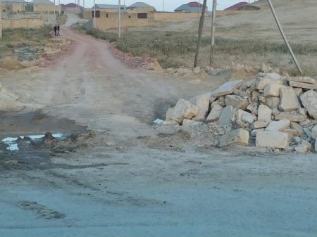 Bu yolda dövlətin milyonları yeyilib... Bu yolda dövlətin milyonları yeyilib...