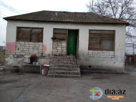 "Bizə sığınacaq kimi verilmiş bu bina qəzalı vəziyyətindədir" "Bizə sığınacaq kimi verilmiş bu bina qəzalı vəziyyətindədir"