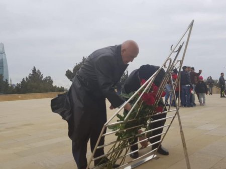 Köhnə malı təzə bazarda kim xırıd edir? Köhnə malı təzə bazarda kim xırıd edir?