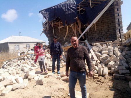 “İlqar Süleymanov aldığı rüşvəti Adil Vəliyevdən gizlədib, o da gəlib evi sökdürüb” “İlqar Süleymanov aldığı rüşvəti Adil Vəliyevdən gizlədib, o da gəlib evi sökdürüb”