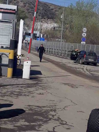 Gürcüstan gömrüyündə işləyən erməni azərbaycanlılara “göz verir, işıq vermir” Gürcüstan gömrüyündə işləyən erməni azərbaycanlılara “göz verir, işıq vermir”