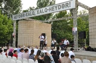 Qoca Səmədov özü-özünə problem yaradır... Qoca Səmədov özü-özünə problem yaradır...