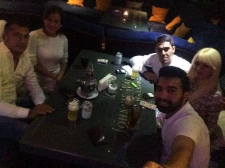 Atası bu pulları nə həyəcanla mənimsəyir... bir bilsəydi... Atası bu pulları nə həyəcanla mənimsəyir... bir bilsəydi...