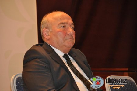 Asif Ağayev şikayətçiləri videoformatda da qəbul etmir... Asif Ağayev şikayətçiləri videoformatda da qəbul etmir...
