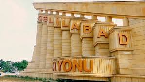 Cəlilabadda başçının adamı meydan sulayır... Cəlilabadda başçının adamı meydan sulayır...
