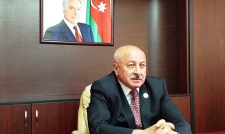 Karantinin ilk “qurbanı”: Ağcabədi başçısı yola salınır Karantinin ilk “qurbanı”: Ağcabədi başçısı yola salınır