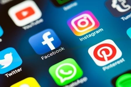 Sosial şəbəkə təhqir, şantaj yuvası: necə durduraq?