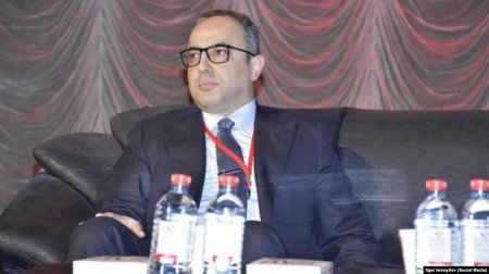 "Adıma 5 milyonluq saxta kredit müqaviləsi rəsmiləşdirib..." "Adıma 5 milyonluq saxta kredit müqaviləsi rəsmiləşdirib..."