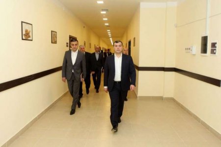 Nazirlik əməkdaşı vətəndaşı dolayıb: Sahil Babayev hara baxır? Nazirlik əməkdaşı vətəndaşı dolayıb: Sahil Babayev hara baxır?