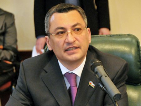 Ev ala bilməyən məcburi köçkün ailəsi çadır qurmaq üçün yer istəyir Ev ala bilməyən məcburi köçkün ailəsi çadır qurmaq üçün yer istəyir