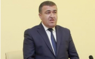 İcra başçısı bu məmurdan o qədər qorxur ki... İcra başçısı bu məmurdan o qədər qorxur ki...