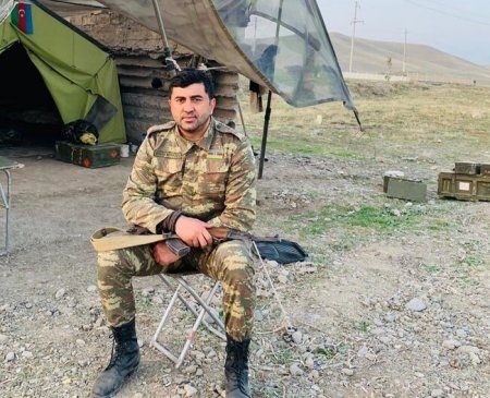 Cəbhədə döyüşən müğənnidən maraqlı açıqlamalar Cəbhədə döyüşən müğənnidən maraqlı açıqlamalar