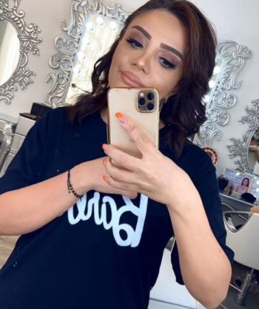 Əməkdar artist onu tənqid edən jurnalistə hücum etdi Əməkdar artist onu tənqid edən jurnalistə hücum etdi