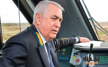 Cavid Qurbanov da kürsüsü laxlayanlardandır... Cavid Qurbanov da kürsüsü laxlayanlardandır...