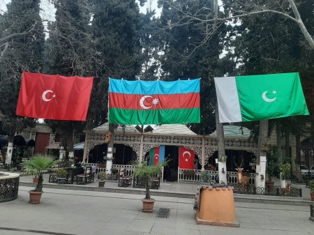 Niyazi Bayramov gələndən bu meydan bayraqsız qalıb... Niyazi Bayramov gələndən bu meydan bayraqsız qalıb...
