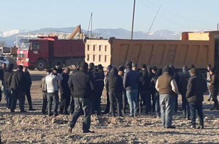 4 aydan çoxdur ki, maaş ala bilmirlər... 4 aydan çoxdur ki, maaş ala bilmirlər...