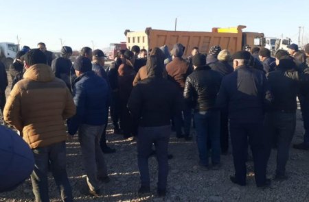 4 aydan çoxdur ki, maaş ala bilmirlər... 4 aydan çoxdur ki, maaş ala bilmirlər...