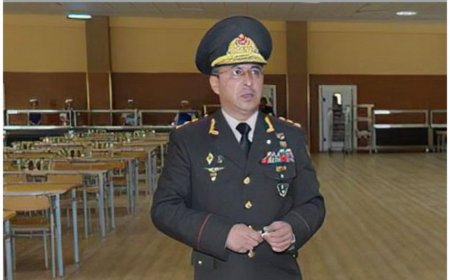 Rövşən Əkbərovun üçmərtəbəli villasının üzərindən Azərbaycan və Türkiyə bayraqları çıxarıldı Rövşən Əkbərovun üçmərtəbəli villasının üzərindən Azərbaycan və Türkiyə bayraqları çıxarıldı