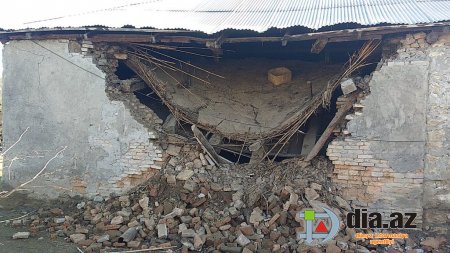 "4 ədəd şüşə yazıblar, pəncərə yoxdursa, bu şüşələri hara taxacağıq?.." "4 ədəd şüşə yazıblar, pəncərə yoxdursa, bu şüşələri hara taxacağıq?.."