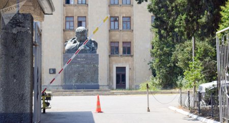 “Azərbaycanfilm”in ərazisi kimlərə icarəyə verilib... “Azərbaycanfilm”in ərazisi kimlərə icarəyə verilib...