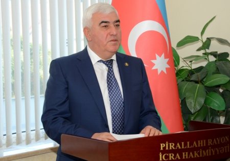 İcra başçısı qəhrəman zabitə süpürgəçi “vəzifəsi” verdi İcra başçısı qəhrəman zabitə süpürgəçi “vəzifəsi” verdi