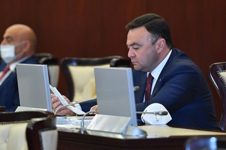 Parlamentdə yeni Rəfael Cəbrayılov olayı Parlamentdə yeni Rəfael Cəbrayılov olayı
