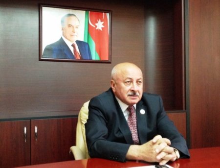 Qazimiz günlərdir ac-yalavac küçələrdə dolaşır... Qazimiz günlərdir ac-yalavac küçələrdə dolaşır...