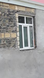 Naftalanda ermənilərin dağıtdığı ev hələ də bərpa olunmayıb Naftalanda ermənilərin dağıtdığı ev hələ də bərpa olunmayıb