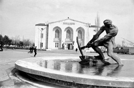 "Ağdam teatrının qalıqları qorunub saxlanılsın" "Ağdam teatrının qalıqları qorunub saxlanılsın"