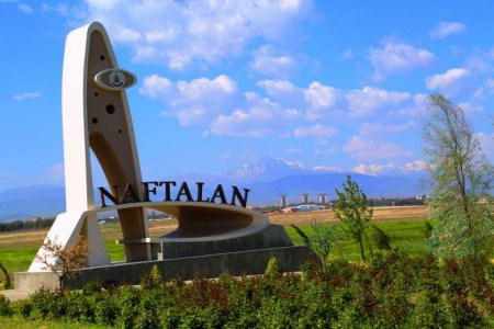 Naftalanda ermənilərin dağıtdığı ev hələ də bərpa olunmayıb Naftalanda ermənilərin dağıtdığı ev hələ də bərpa olunmayıb