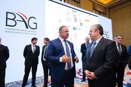 Prezidentin köməkçisinin qardaşının adı QALMAQALDA... Prezidentin köməkçisinin qardaşının adı QALMAQALDA...