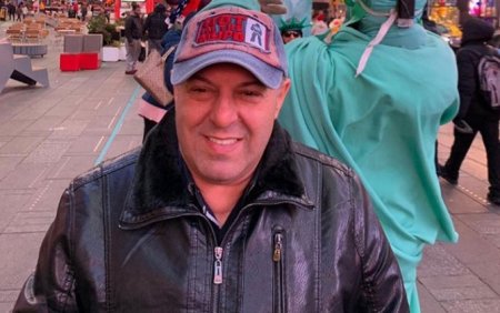 "Burda restoranda çalışıram, amma vətən üçün də darıxıram..."