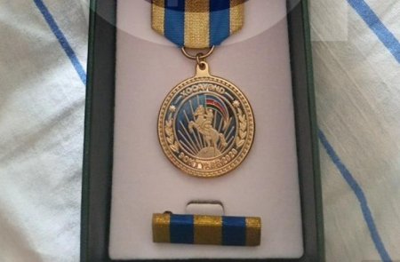 BU DƏHŞƏTLİ OLAY DA OLDU: Vətən Müharibəsi qazisi yardım olunmadığı üçün medalını satır BU DƏHŞƏTLİ OLAY DA OLDU: Vətən Müharibəsi qazisi yardım olunmadığı üçün medalını satır