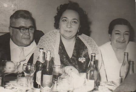 "Çox istərdim ki, adımı çəkib, soruşsun ki, Canka, bu gün nə hazırlamısan..?" "Çox istərdim ki, adımı çəkib, soruşsun ki, Canka, bu gün nə hazırlamısan..?"