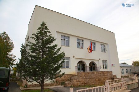 Kəlbəcərin kəndindəki  separatçı “bayrağı”nın yanında xaç daşı da quruldu...