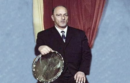 Qızı Hacıbaba Hüseynovun qavalını satır: Qızı Hacıbaba Hüseynovun qavalını satır: