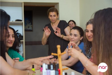 “Nar” eşitmə məhdudiyyətli şəxslər üçün peşə təlimləri layihəsinə yenidən start verdi “Nar” eşitmə məhdudiyyətli şəxslər üçün peşə təlimləri layihəsinə yenidən start verdi