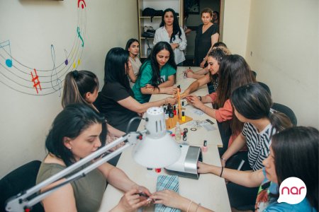 “Nar” eşitmə məhdudiyyətli şəxslər üçün peşə təlimləri layihəsinə yenidən start verdi “Nar” eşitmə məhdudiyyətli şəxslər üçün peşə təlimləri layihəsinə yenidən start verdi
