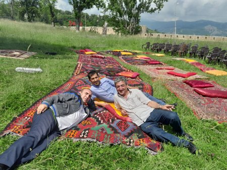 “Paşinyanın özünü uzanıb çaqqal günəşinə verdiyi yerdə biz tamaşa oynadıq” “Paşinyanın özünü uzanıb çaqqal günəşinə verdiyi yerdə biz tamaşa oynadıq”