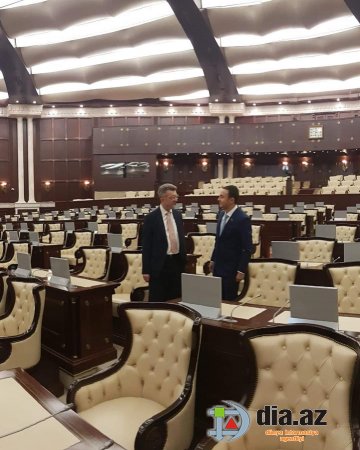 Deputatın tövrləri sakinləri HİDDƏTLƏNDİRDİ Deputatın tövrləri sakinləri HİDDƏTLƏNDİRDİ