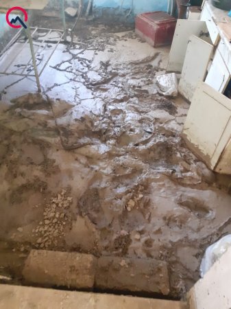 “Evimizi sel basıb, 5 aydır ki, iki uşaqla çöllərdə qalmışıq” “Evimizi sel basıb, 5 aydır ki, iki uşaqla çöllərdə qalmışıq”