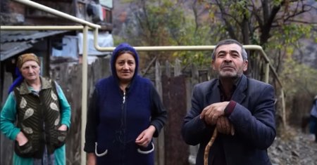 "İcra başçısı deyir ki, indiyəcən nə yemisən, get onu ye" "İcra başçısı deyir ki, indiyəcən nə yemisən, get onu ye"