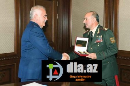 Kərəm Mustafayev milləti RƏSMƏN BARMAĞINA DOLAYIB... Kərəm Mustafayev milləti RƏSMƏN BARMAĞINA DOLAYIB...