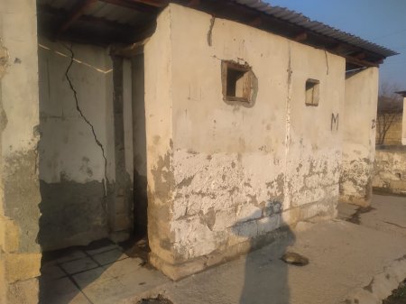 Antisanitar qovşaq problemi Ucar məktəbində də əsl kabusa çevrilib Antisanitar qovşaq problemi Ucar məktəbində də əsl kabusa çevrilib
