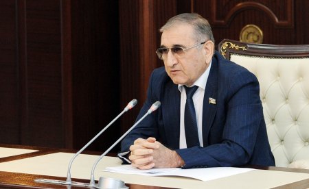 "Belə çıxır ki, biz ancaq özümüzü qorumalıyıq?" "Belə çıxır ki, biz ancaq özümüzü qorumalıyıq?"