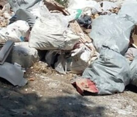 Yasamalda `JEK` müdiri yanında QOÇU GƏZDİRİR... Yasamalda `JEK` müdiri yanında QOÇU GƏZDİRİR...