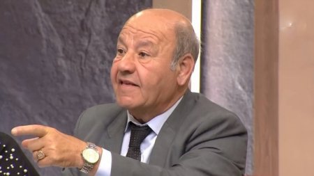 “Ay qadın, sənin çılpaq şəklin kişilərdə nə gəzir?!” “Ay qadın, sənin çılpaq şəklin kişilərdə nə gəzir?!”