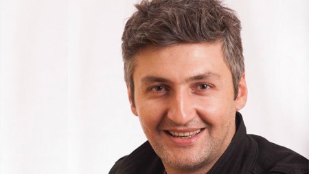Küçələrdə gecələdiyini deyən aktyor yüksək maaş alır? Küçələrdə gecələdiyini deyən aktyor yüksək maaş alır?