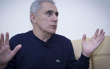 “Yerdə bardaş qurub oturmaq planda yox idi, stul yox idi, bardaş qurduq” “Yerdə bardaş qurub oturmaq planda yox idi, stul yox idi, bardaş qurduq”